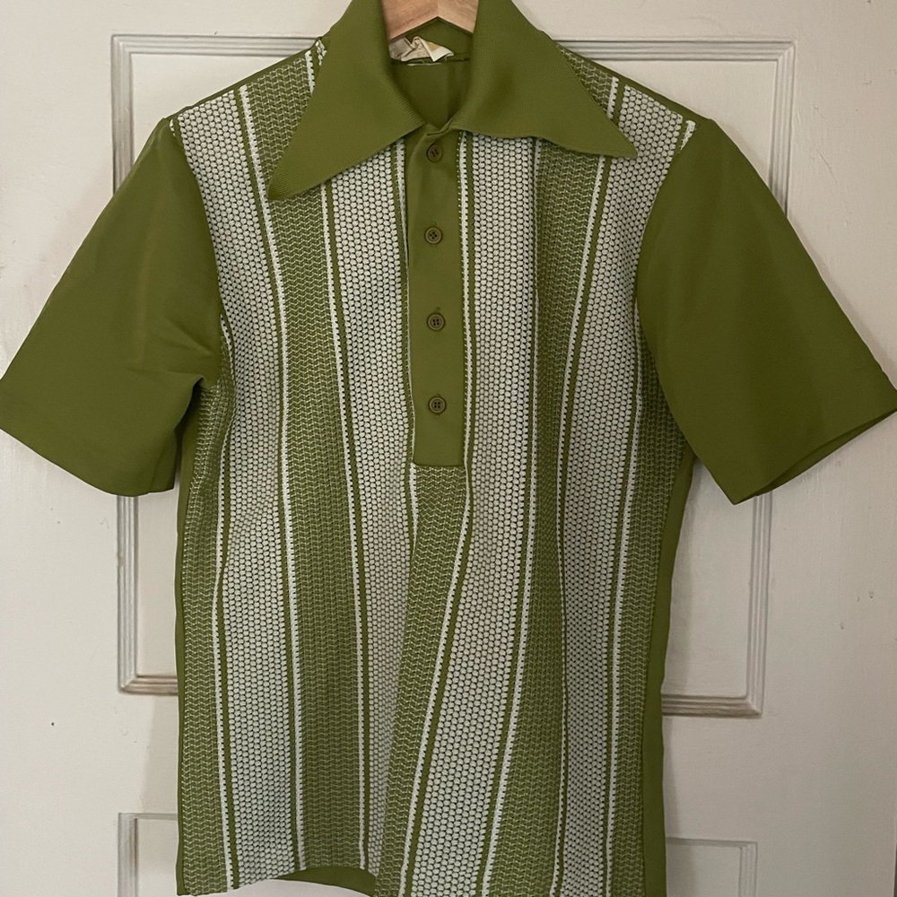 Green Casual Button Down Shirt with Vintage Stripes and Polo Collar